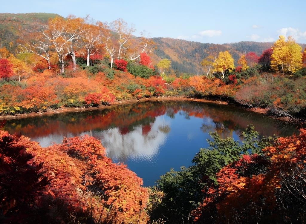 Hồ mùa thu tại Hokkaido