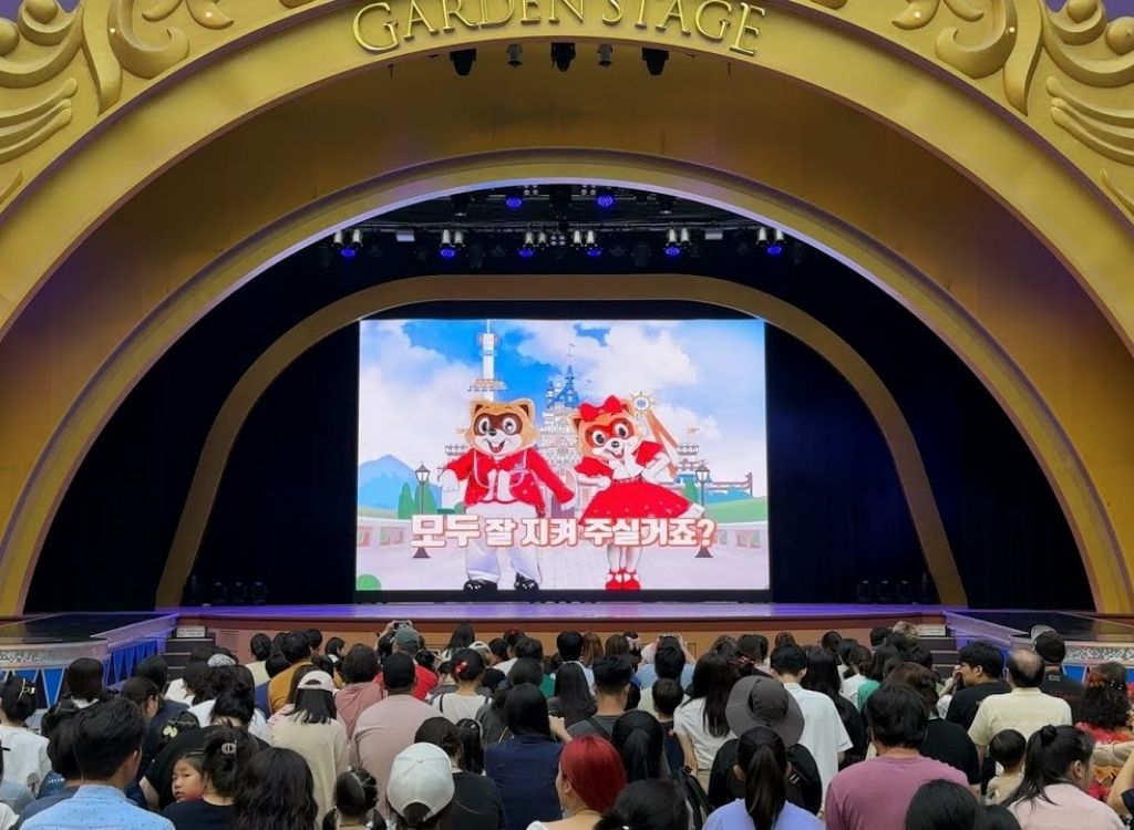 Biểu diễn tại Garden Stage Lotte World