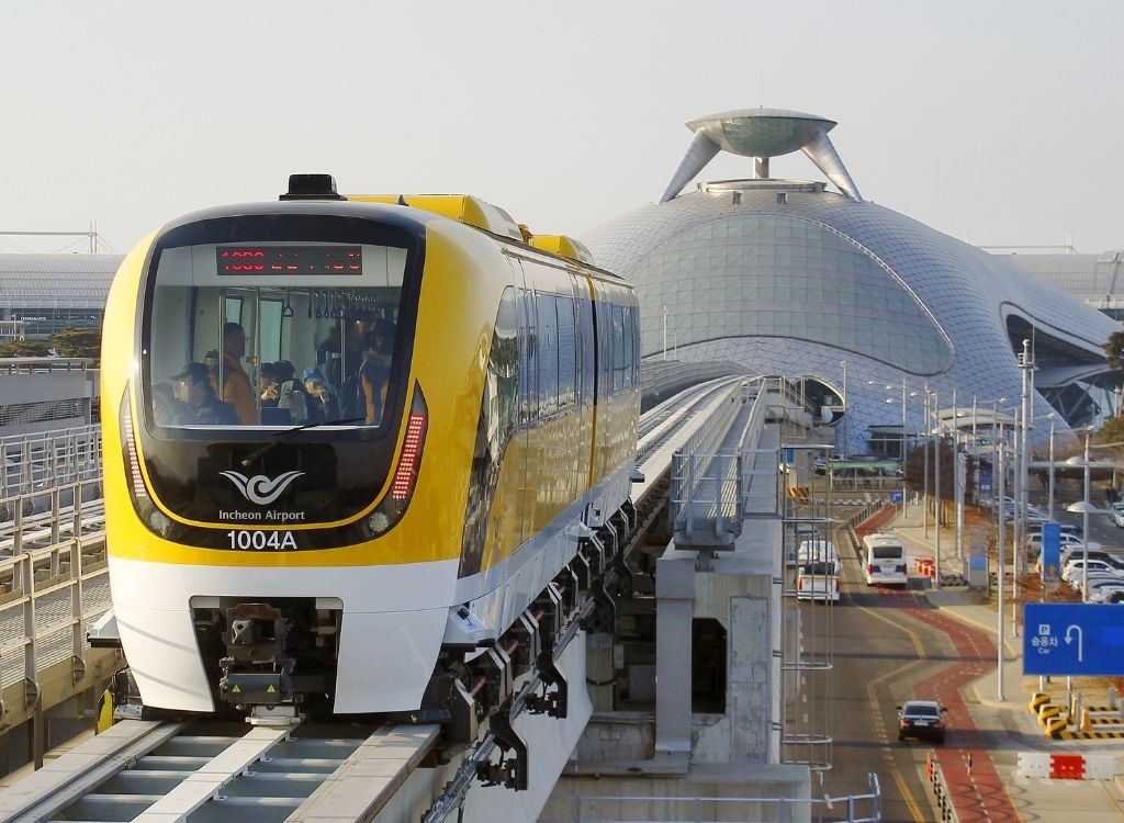 Tàu điện tại ga Osiria Busan