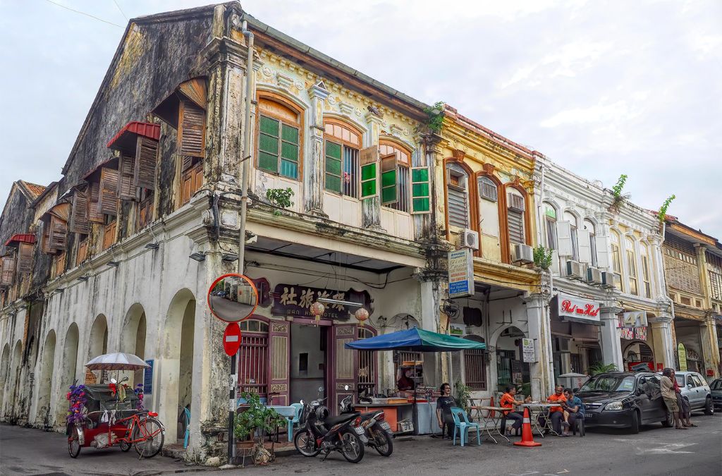 Dãy nhà di sản cổ trên đường phố George Town Penang