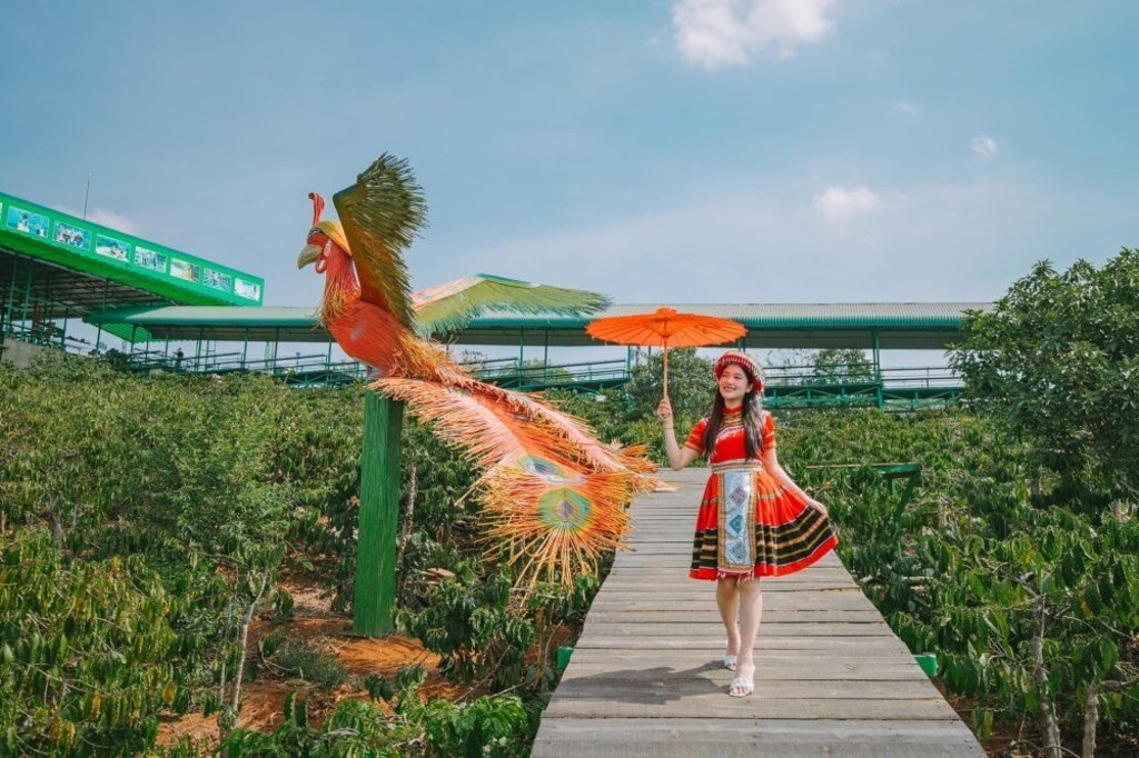 Thuê trang phục chụp ảnh tại Mê Linh Coffee Garden