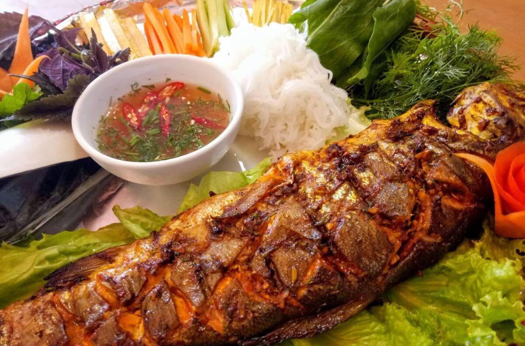 Cá suối nướng Mộc Châu tẩm gia vị Tây Bắc
