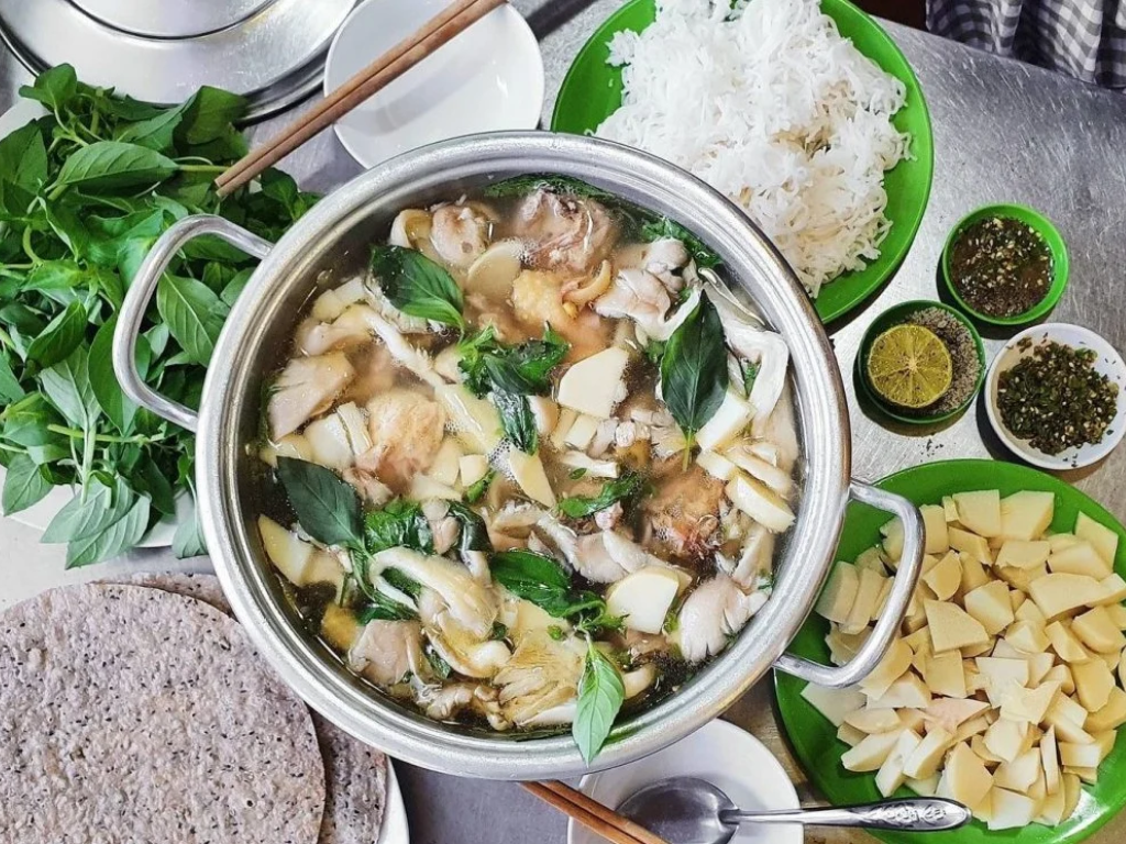 lẩu gà lá é đà lạt