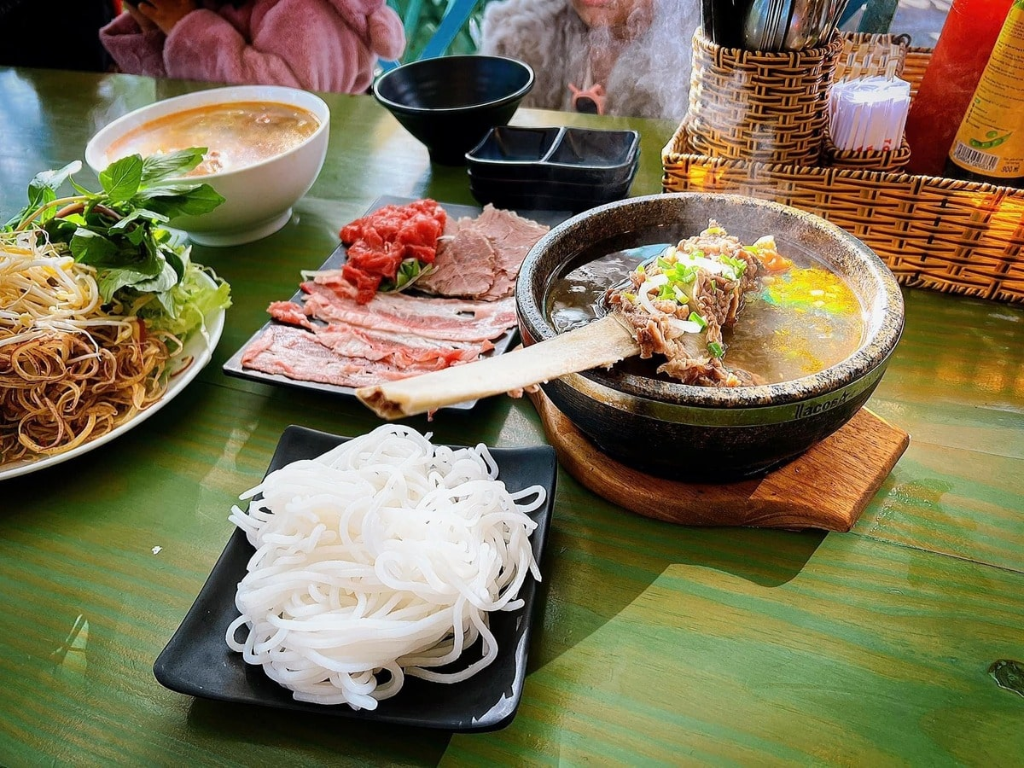 Bún bò bát đá Đà Lạt