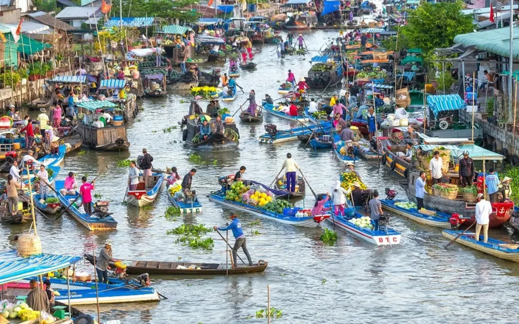 Chợ nổi Long Xuyên