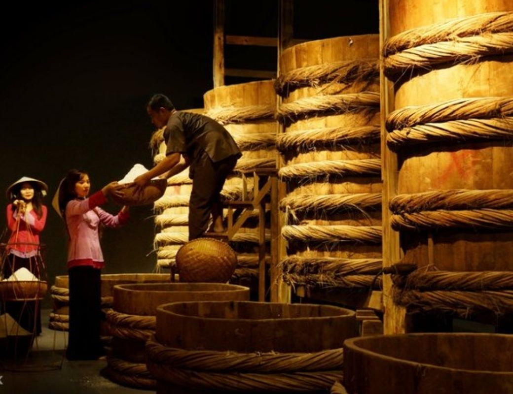 Không gian trưng bày nghề làm nước mắm.