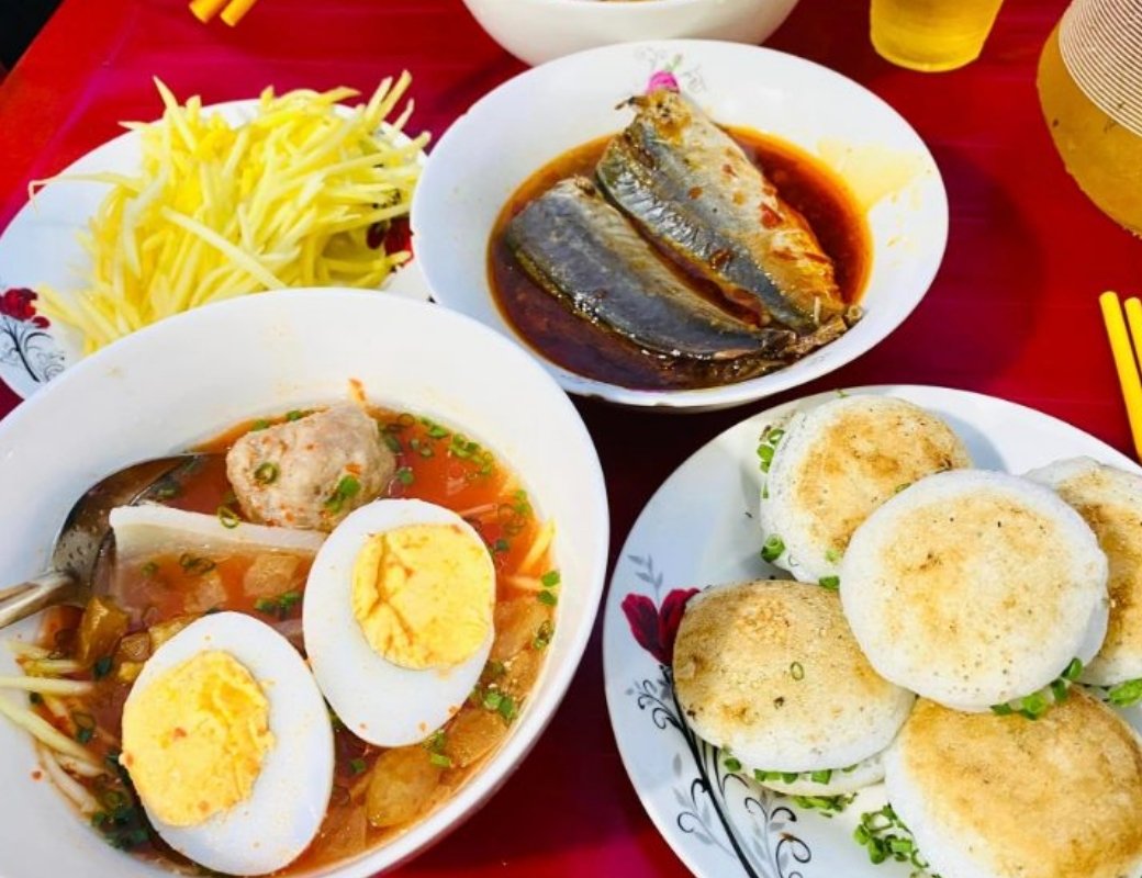 Bánh căn Phan Thiết dùng nóng.