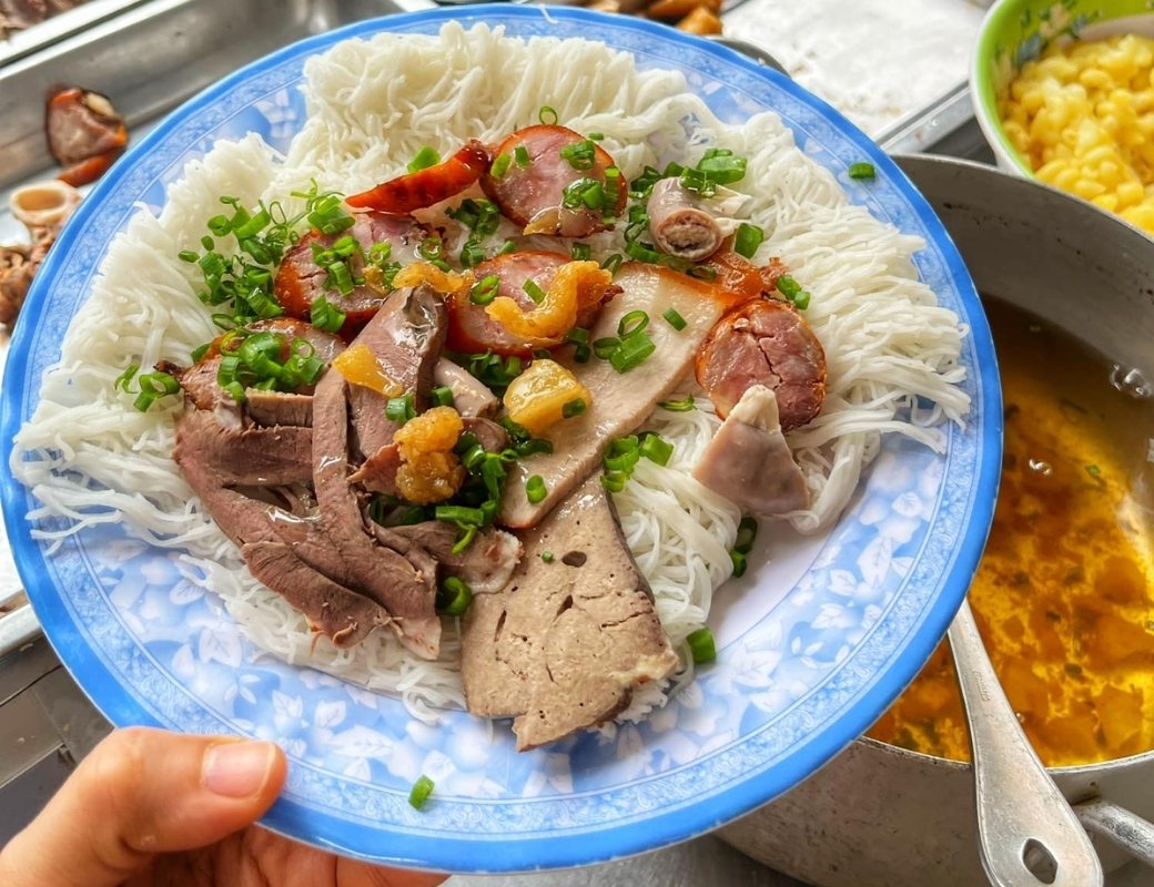 Bánh hỏi lòng heo Phan Thiết.