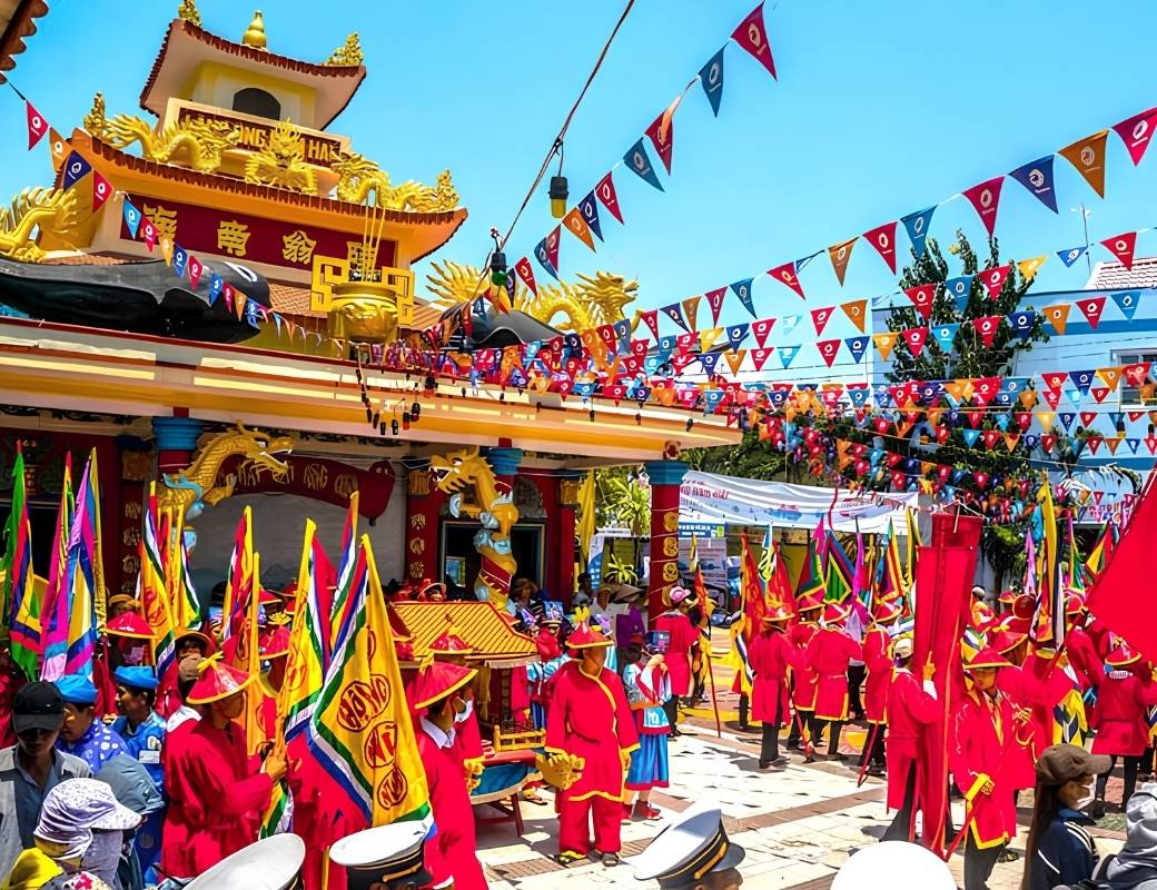 lễ hội Cầu Ngư tại Dinh Vạn Thủy Tú.