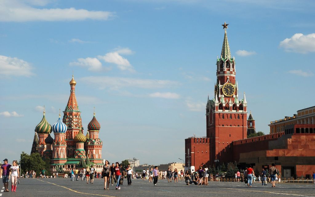 Quảng trường Đỏ, nhà thờ Thánh Basil và điện Kremlin tại Moscow