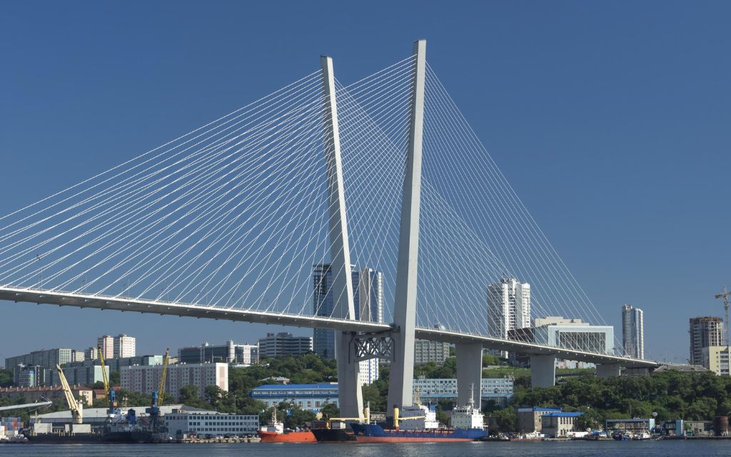 Cầu Zolotoy Rog bắc qua vịnh Sừng Vàng tại Vladivostok