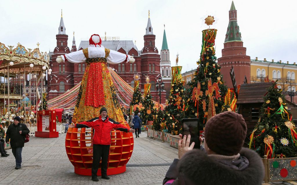Hình nộm Maslenitsa tại lễ hội mùa đông ở Moscow