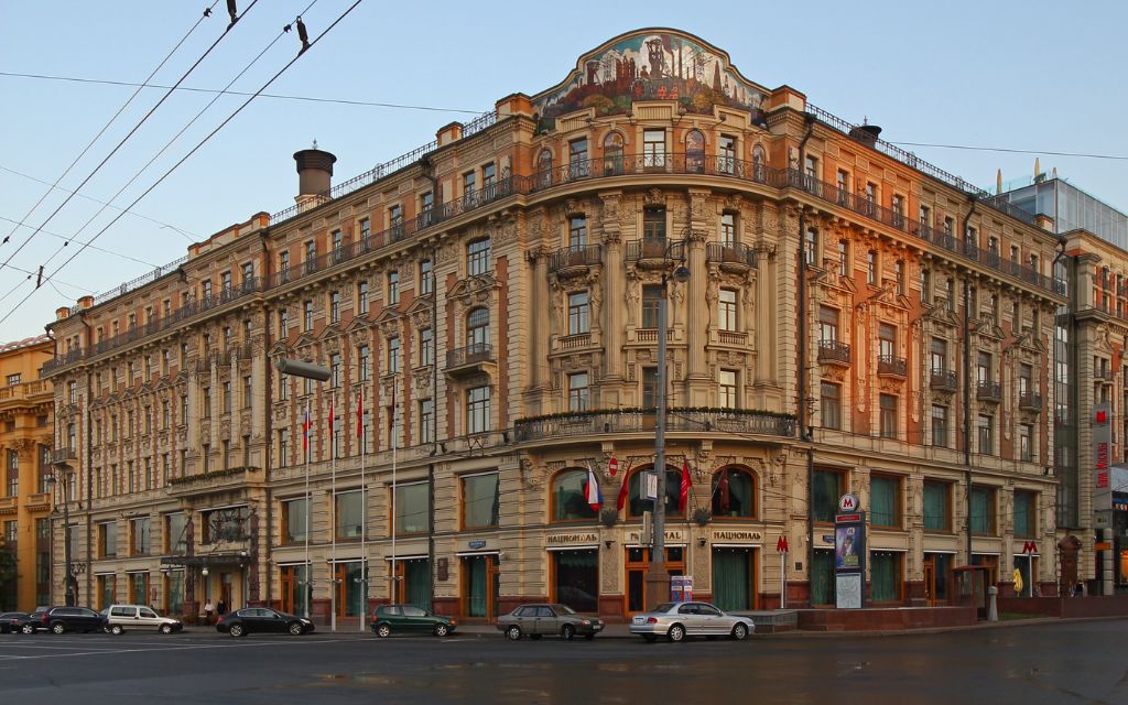 Mặt tiền Hotel National Moscow tại trung tâm Moscow