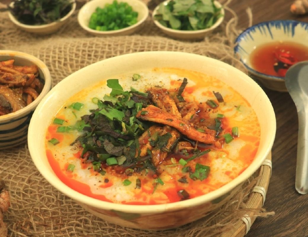 Tô cháo lươn xứ Nghệ. 