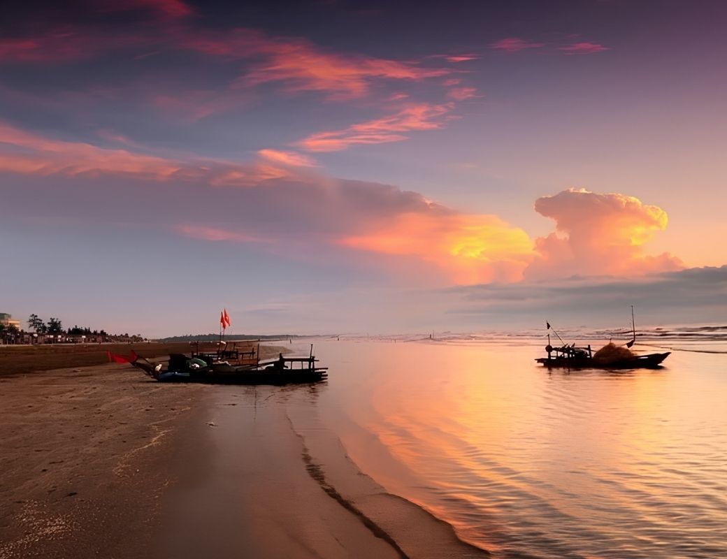 Hoàng hôn và thuyền trên biển Nghệ An. 