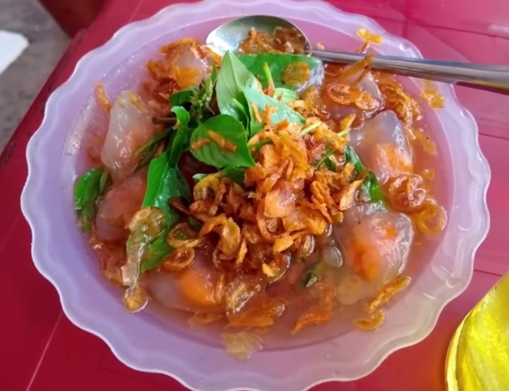 Bánh bèo chén xứ Nghệ. 