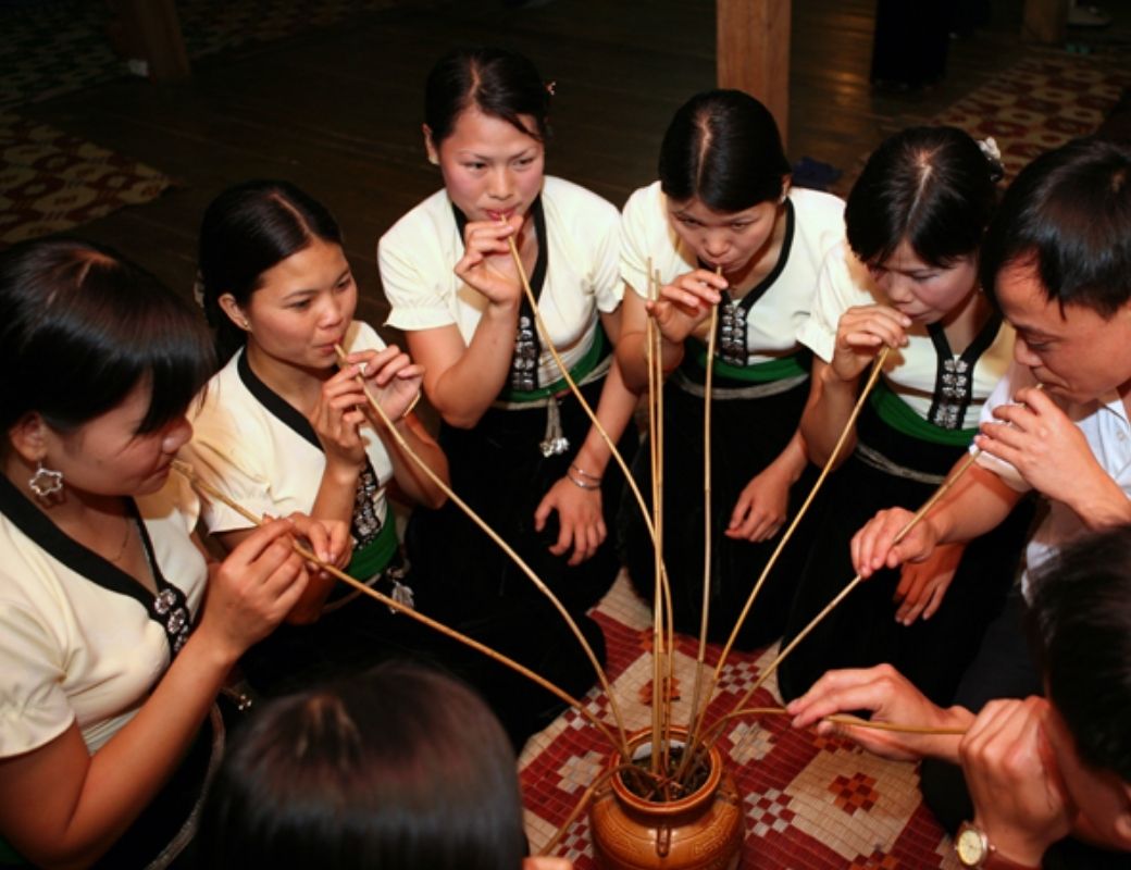 Giao lưu rượu cần vùng cao. 