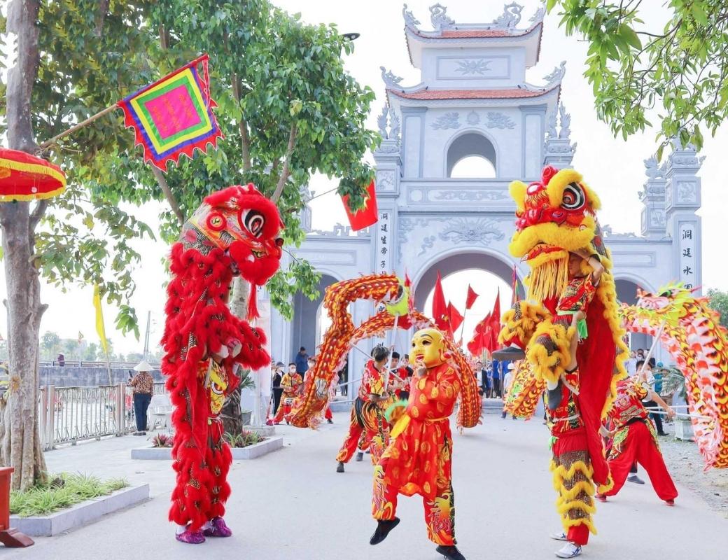 Lễ hội Đền Ông Hoàng Mười. 