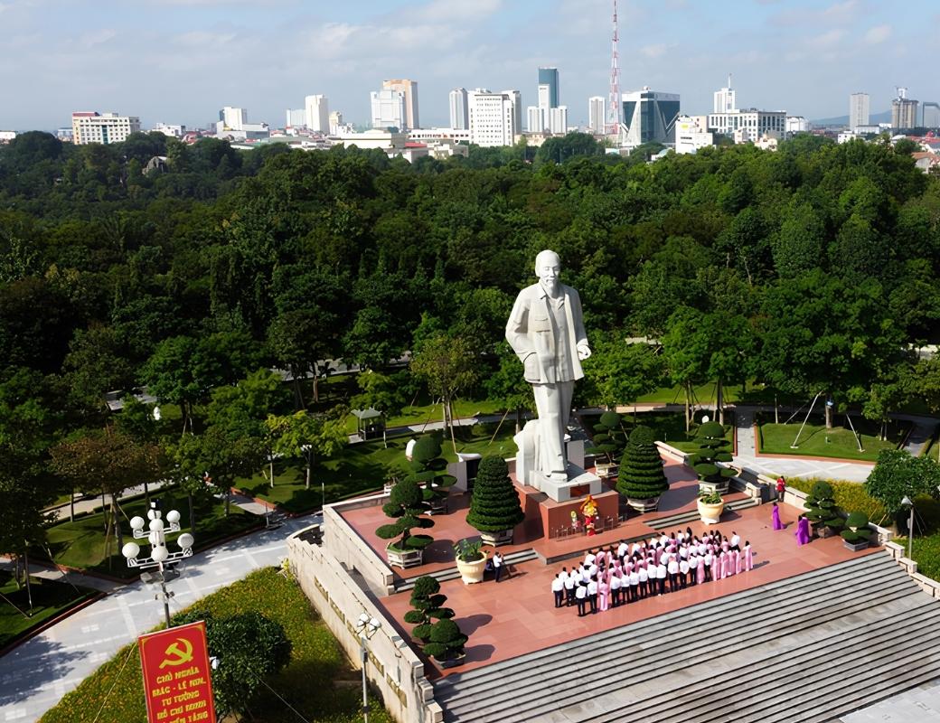 Quảng trường Hồ Chí Minh ở Nghệ An. 
