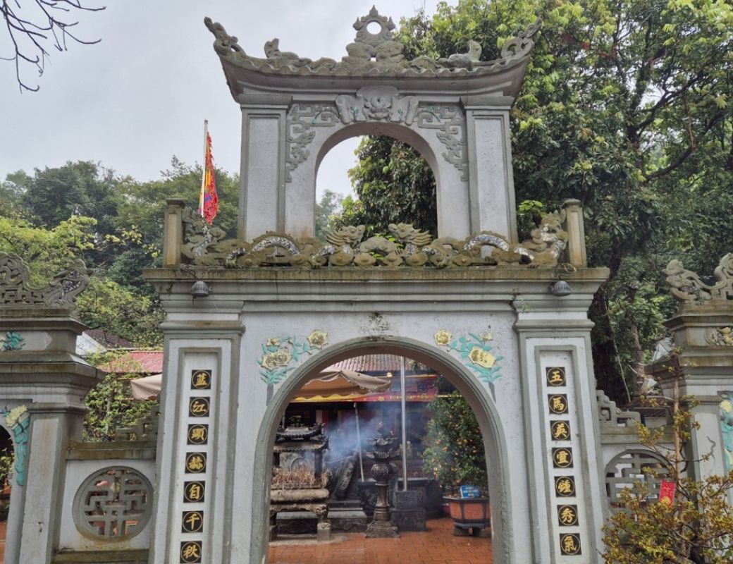 Kiến trúc Đền Ông Hoàng Mười. 