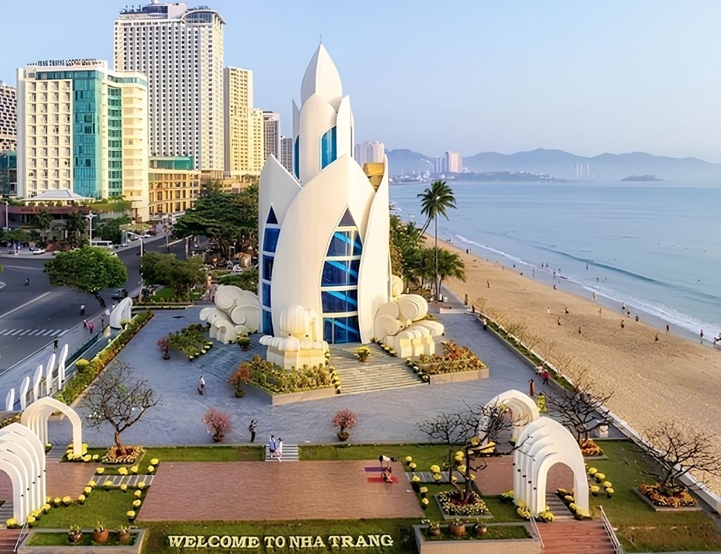 Tháp Trầm Hương bên bờ biển Nha Trang