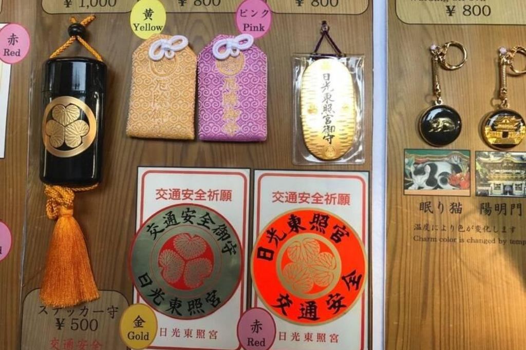 Bùa Omamori tại đền Toshogu