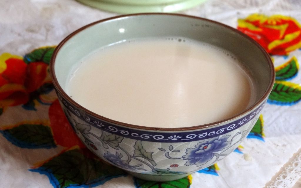 Sữa chua Mông Cổ truyền thống với kết cấu béo mịn