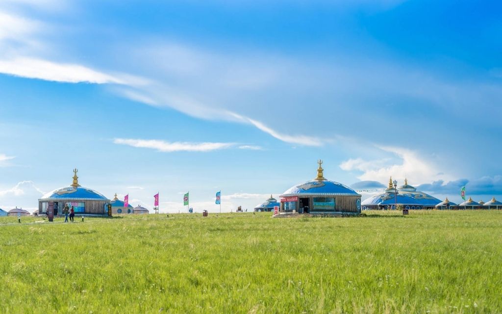 Du khách trải nghiệm văn hóa Mông Cổ tại thảo nguyên Gegentala