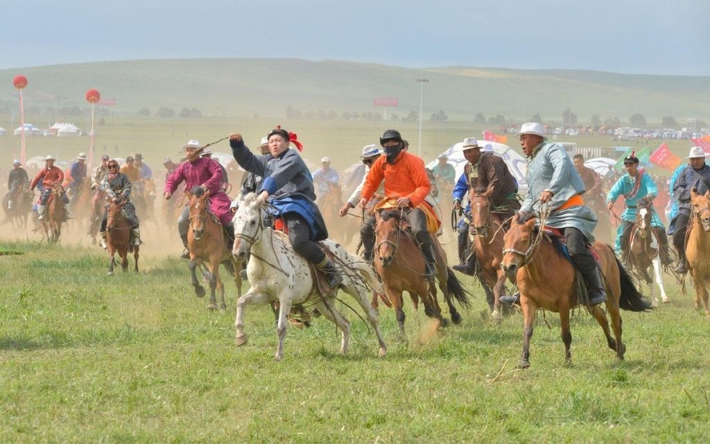 Cảnh thảo nguyên Xilingol và hoạt động văn hóa Naadam