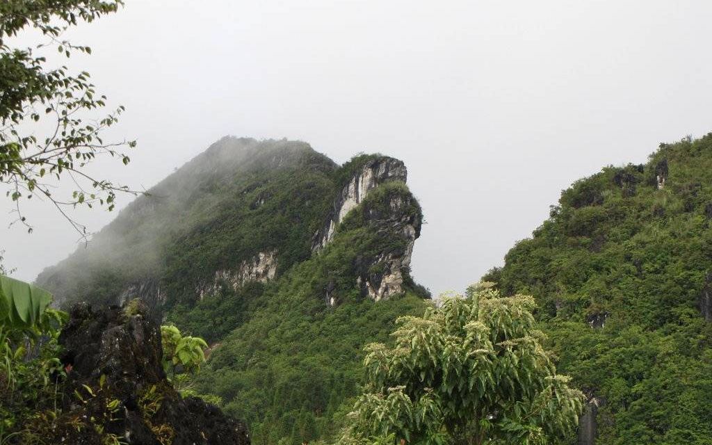 Núi Hàm Rồng