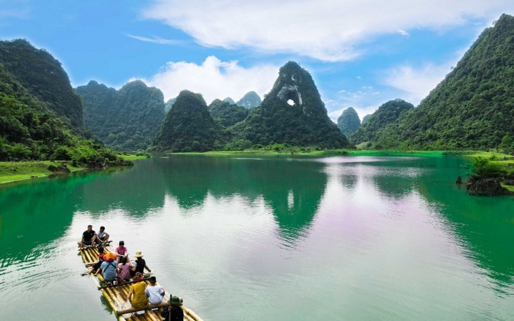 Lịch trình du lịch Núi Mắt Thần