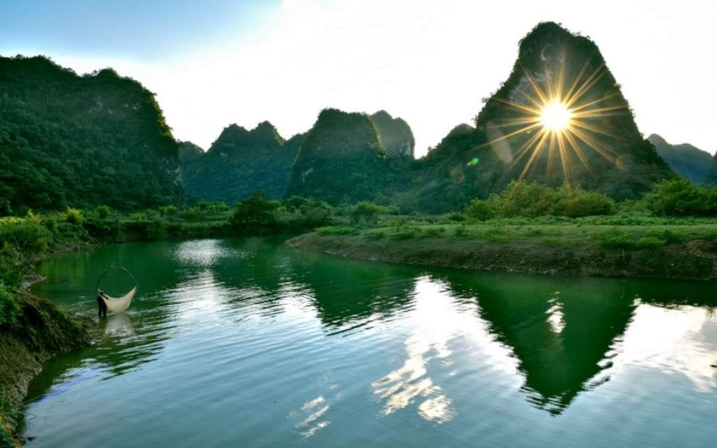 Cảnh quan Núi Mắt Thần theo mùa