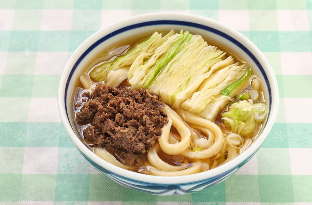 Mì Yoshida Udon ăn cùng thịt bò và bắp cải