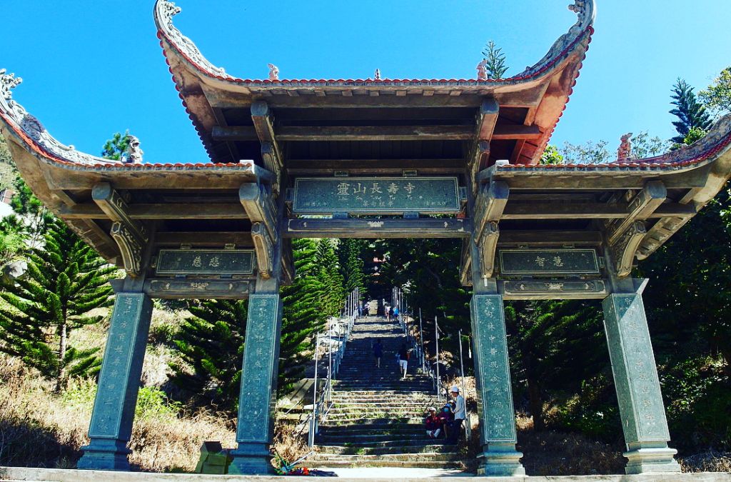 Cổng tam quan Chùa Linh Sơn Trường Thọ