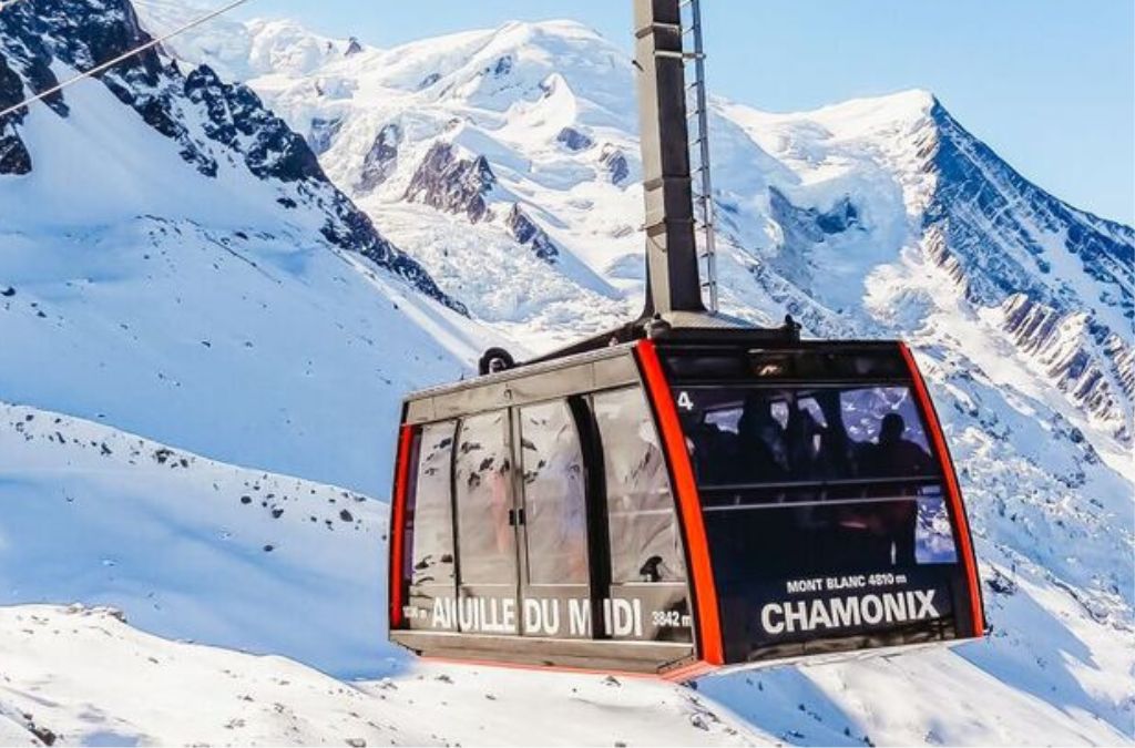 tuyến cáp treo lên đỉnh aiguille du midi từ chamonix