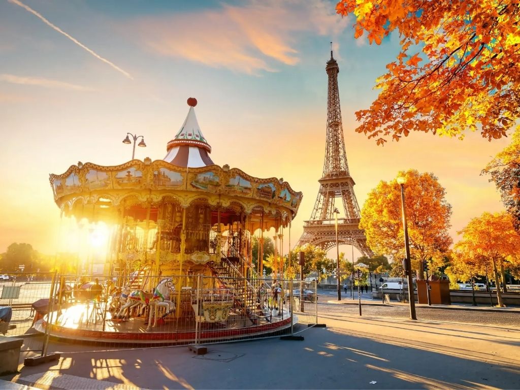 Toàn cảnh Paris mùa thu với những hàng cây lá vàng đặc trưng