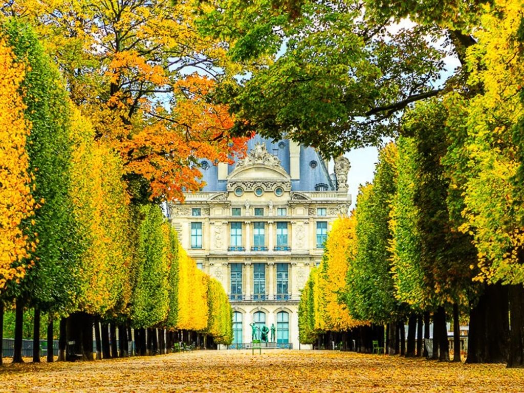Công viên Jardin du Luxembourg vào mùa thu tại Paris