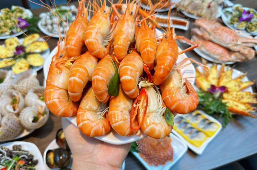 Hải sản tươi sống chế biến theo kiểu Thái