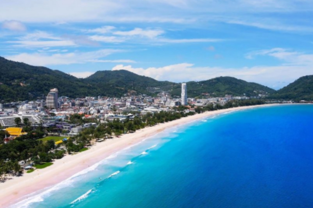 Bãi biển Patong - Tâm điểm du lịch rực rỡ sắc màu tại đảo ngọc Phuket