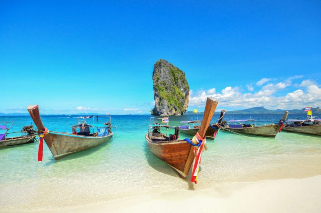 Mùa mưa (Tháng 5 - Tháng 10) - Lựa chọn tiết kiệm cho tín đồ yêu thích du lịch biển