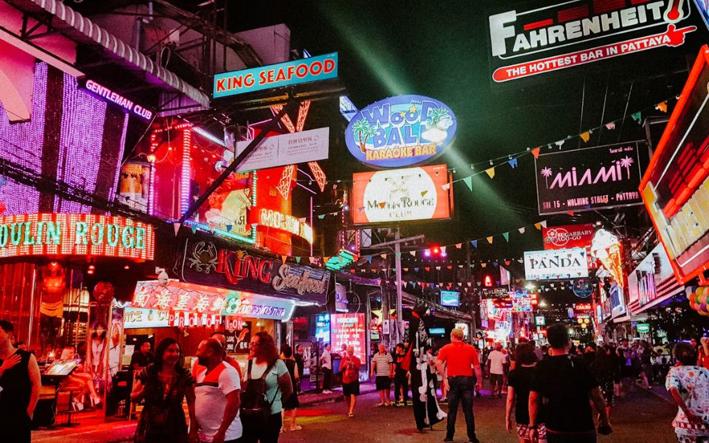 Pattaya ngủ ngày thức đêm
