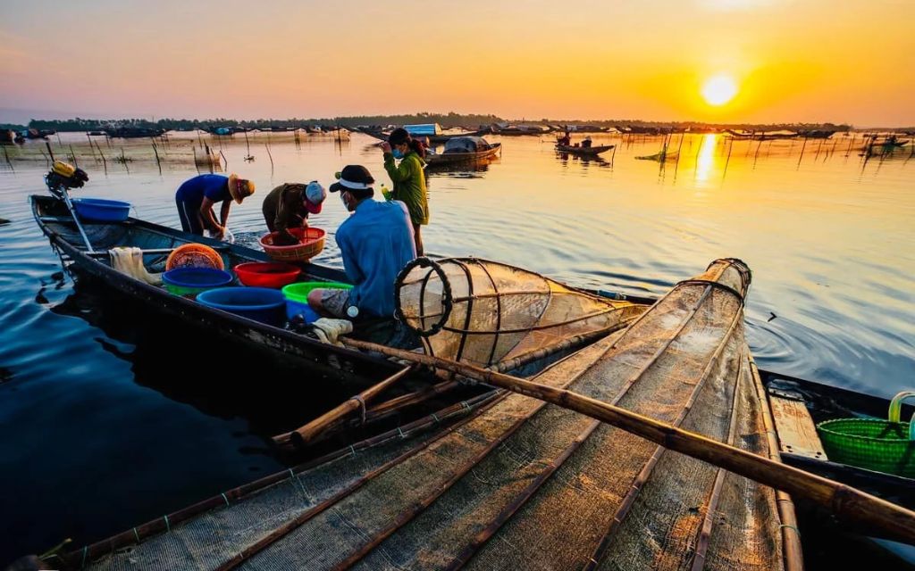ngư dân trên phá Tam Giang