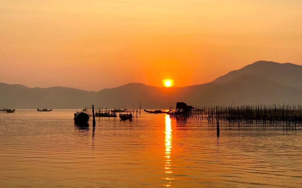 bình minh trên Phá Tam Giang