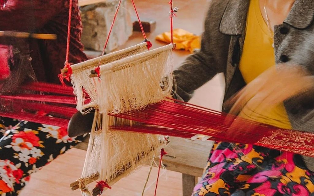 Dệt thổ cẩm truyền thống tại làng Mỹ Nghiệp