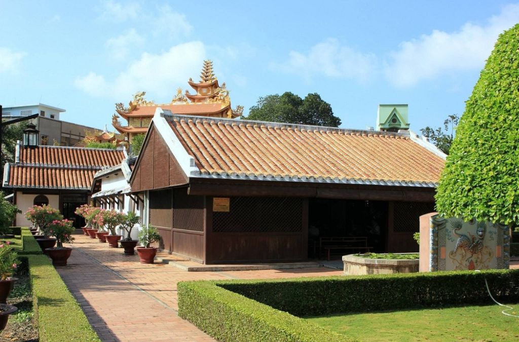 Khu nhà gỗ cổ tại Trường Dục Thanh Phan Thiết