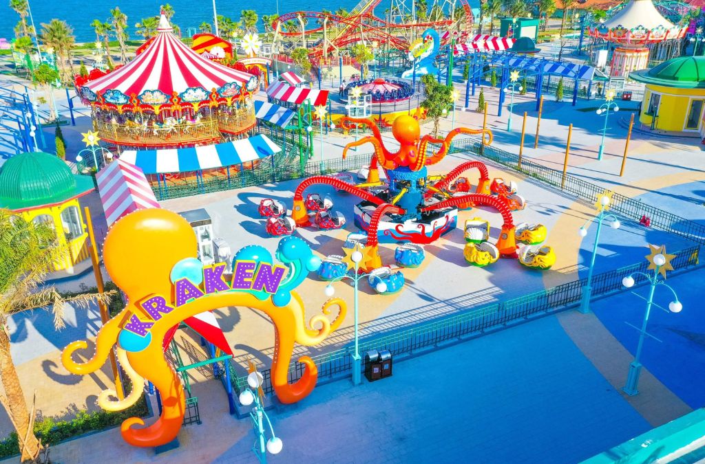 Khu trò chơi Kraken nhiều màu sắc tại Circus Land Phan Thiết