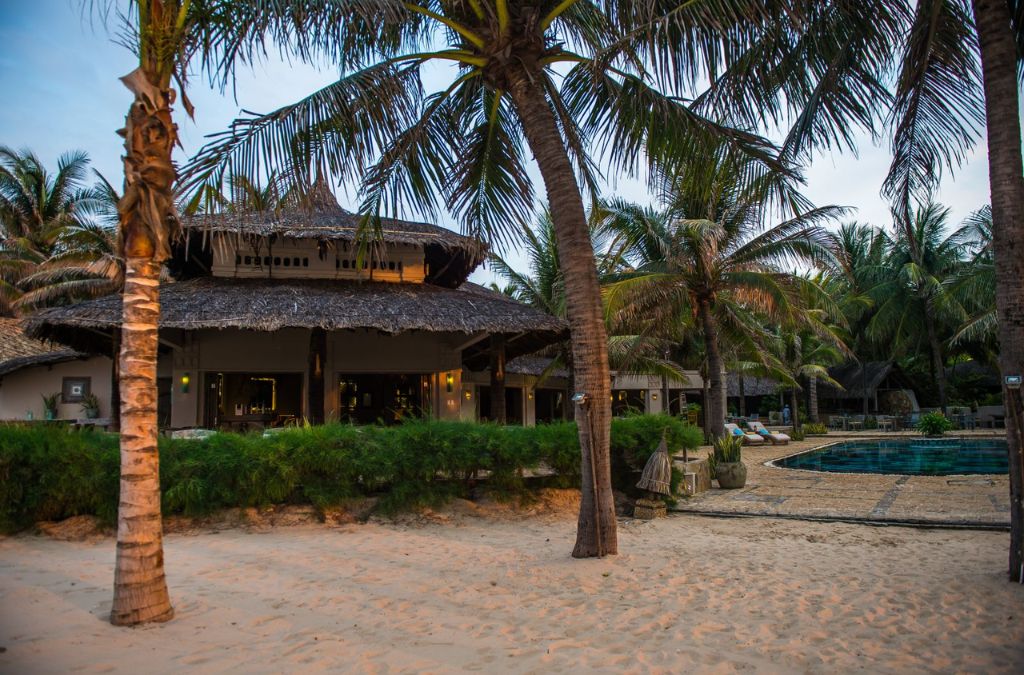 Resort ven biển dưới hàng dừa tại Mũi Né - Hàm Tiến