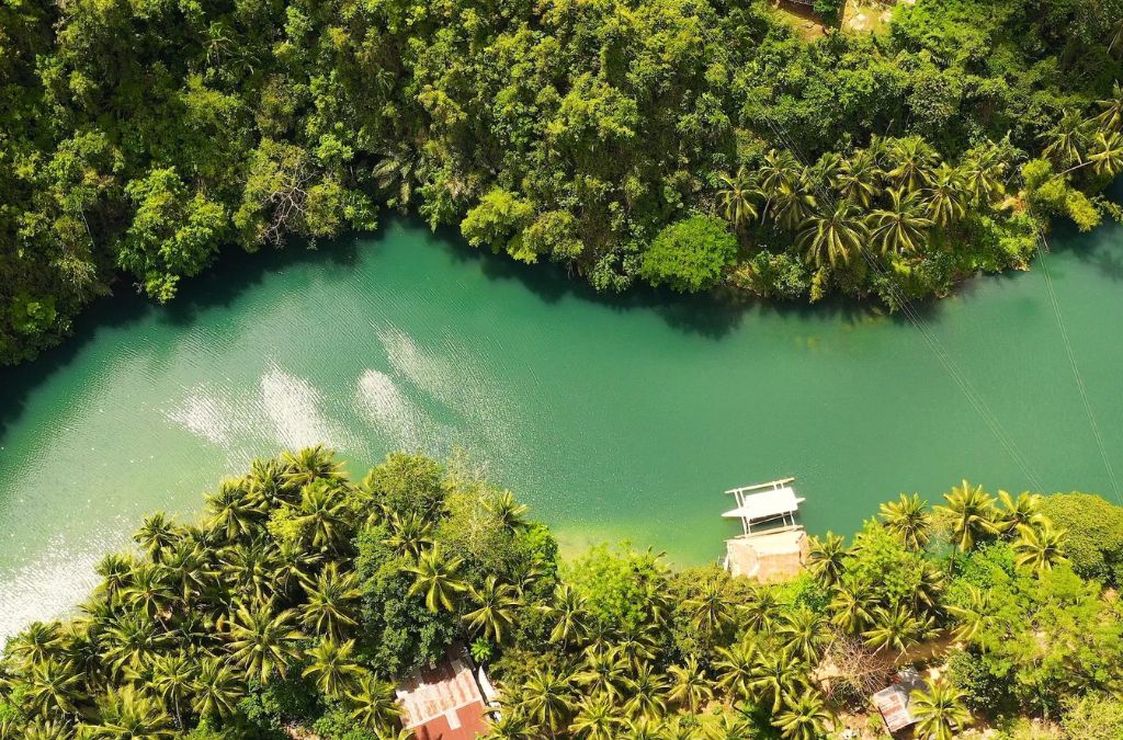Sông Loboc xanh ngọc uốn giữa rừng dừa tại Bohol