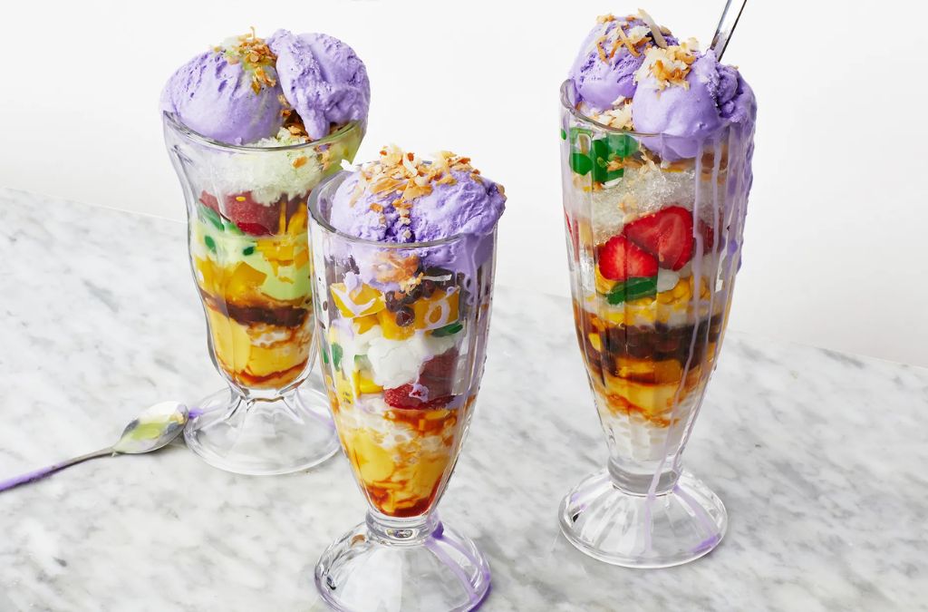 Những ly Halo-Halo nhiều màu với kem ube