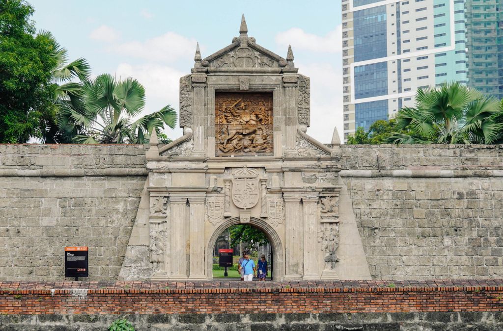 Cổng pháo đài Fort Santiago trong thành cổ Intramuros Manila